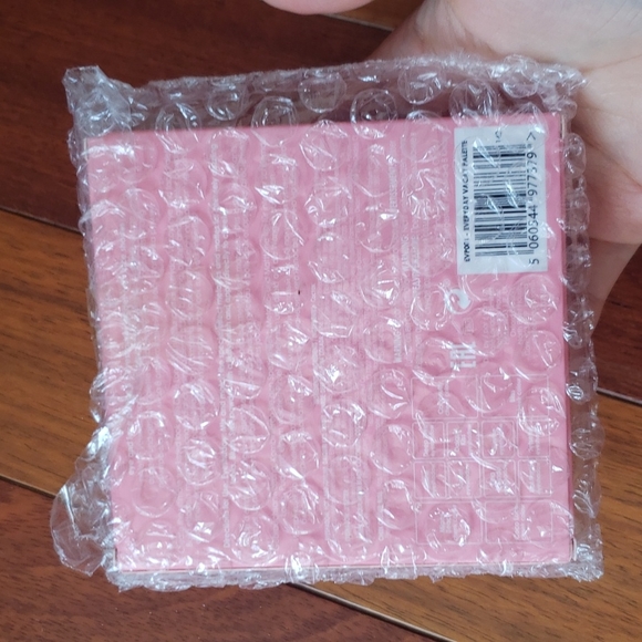 New in box! CIATÉ LONDON Everyday Vacay Palette - Picture 3 of 3